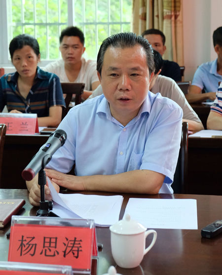 杨思涛调研海垦定点帮扶单位保亭什龙村扶贫工作