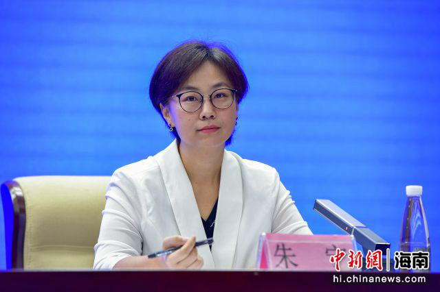 图为海南省药品监督管理局副局长朱宁.骆云飞摄