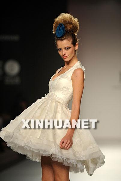 短裙婚纱_短裙美女(3)