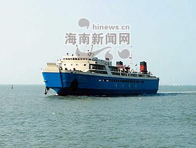 琼州海峡航线最大,设备最先进,速度最快的大型客滚船——"信海12号".