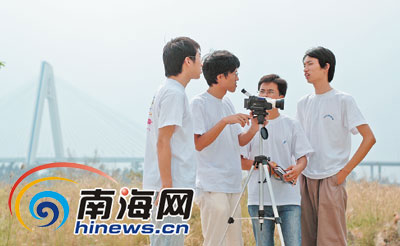 大学新生向往:谈恋爱 赚生活