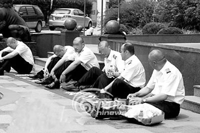 海南一飞行员辞职 遭遇航空公司600万索赔