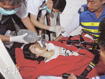 男子失常掐死女友插喉自杀