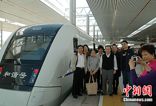 海南东线环岛高速铁路建成通车