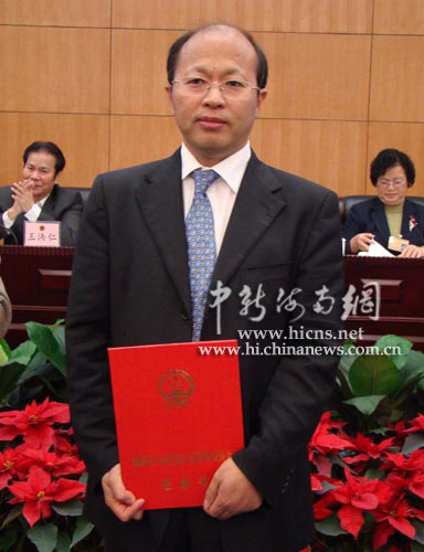海南省人大表决通过李秀领任副省长