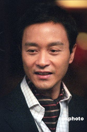 张国荣追悼会挚爱唐唐未现身 独守骨灰盒陪伴