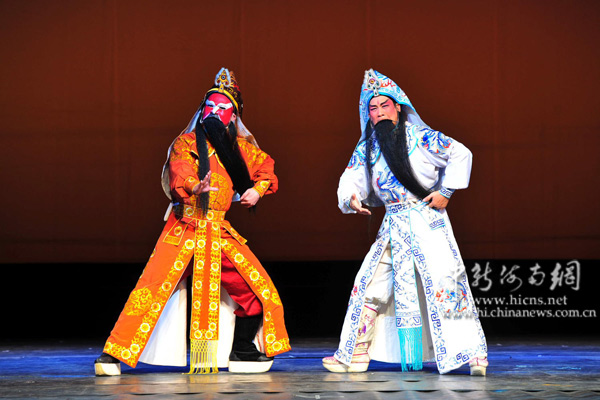图为广东海丰白字戏《金叶菊》选段"陷驿".骆云飞摄
