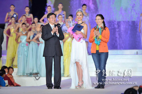图为来自成都的3号选手孙兰秀梅获得潮模组冠军.骆云飞摄
