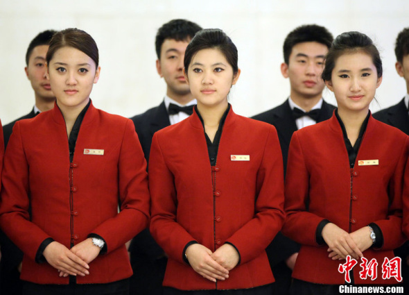 两会半边天--女服务员