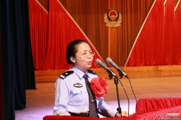 传递正能量 海口警方举行学雷锋先进事迹报告