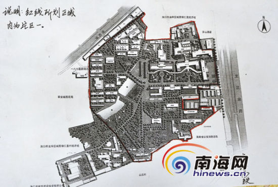 原标题:海中初中部招生片区公布 家长迷惑:全是图表? 一早看到《南国都市报》的报道,才知道海中初中部今天开始新生报名。到学校后看到学校公布的片区,就几张表格,很不容易看明白。今天,南国都市报接到众多学生家长电话,反映海中初中部今日用图表形式公布片区范围。对此,海南中学初中部负责人表示,这种做法更方便学生家长辨认,同时,也能更好地保护片区内学生的权益。 学生家长张女士向南国都市报反映,今天一早她来到海南中学初中部,想要看看自己的孩子是否被录取。谁知到了学校看到,学校只张贴出几张打印的图表,而没
