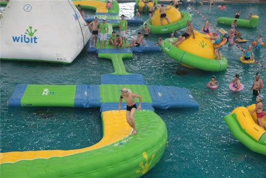 主题泳池水上闯关