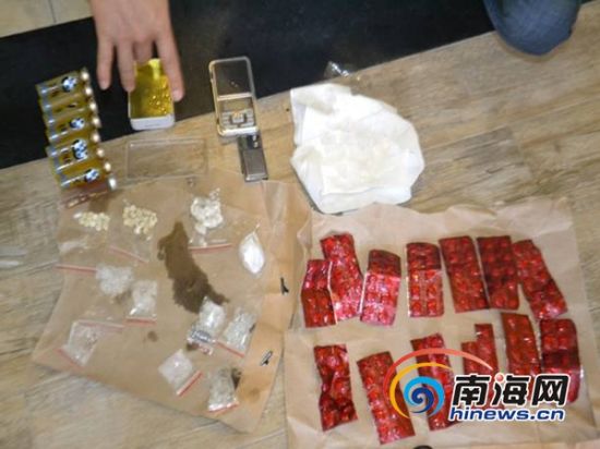 苏某洪(女),并在该旅馆8501房的马桶里掏出毒品,现场扣押毒品冰毒100
