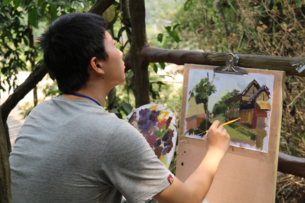 海大学生在槟榔谷绘画创作