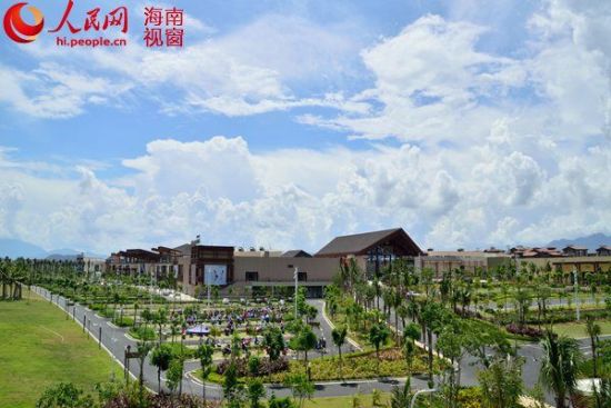 万宁奥特莱斯微信上晒父爱照 赢父亲节礼物