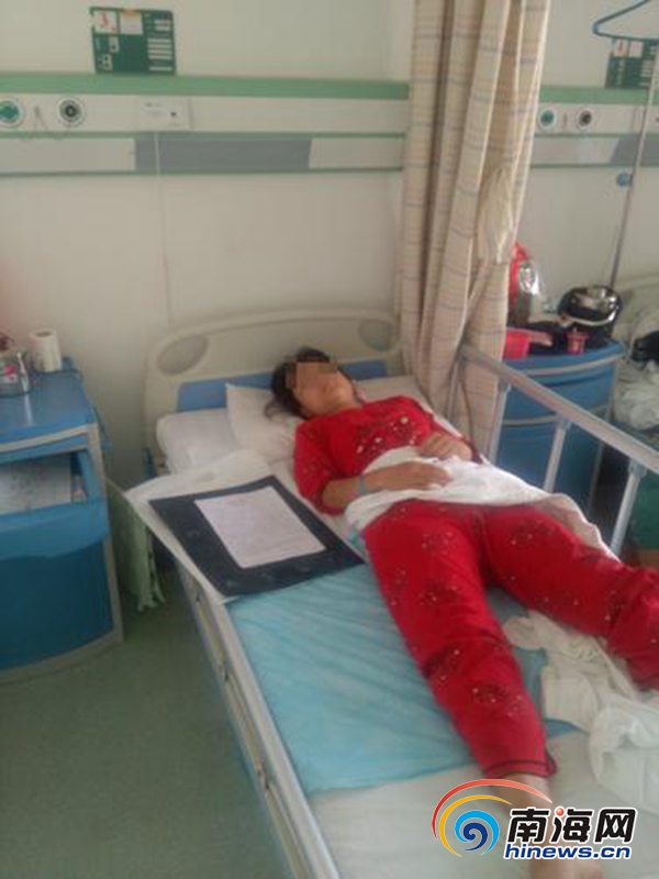 婴儿突然生产出来并坠落地上,头部受伤,再加是早产儿,现在生命垂危