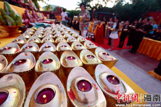 龙五爷财神圣诞 三亚南山民俗文化引游人