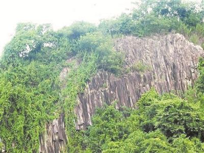 白沙陨石坑:70万年前的天外珍赐