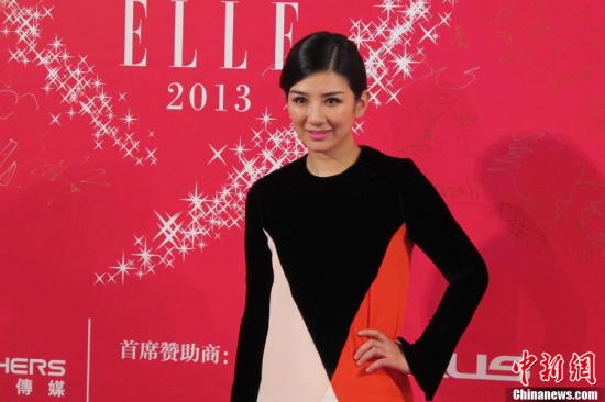 黄毅清曝光黄奕身份证号手机号 喊对方迁户籍