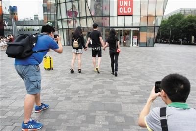 警方调查试衣间视频来源 男女主角被人肉(图