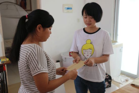 共青团海口市美兰区委走访慰问贫困高考生