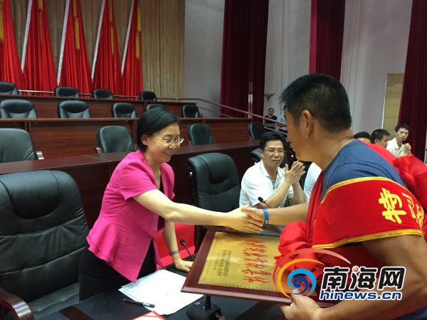 琼中召开琼中女足表彰大会 给予150万元奖励(