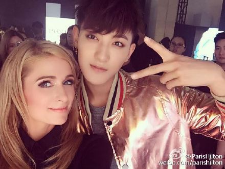 帕里斯·希尔顿与黄子韬亲密合照 赞其友善有