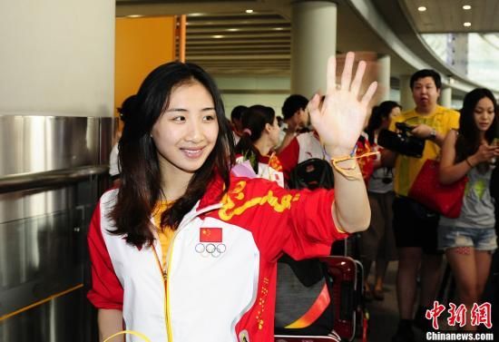 何雯娜时间太紧没空谈恋爱 正面临毕业论文难