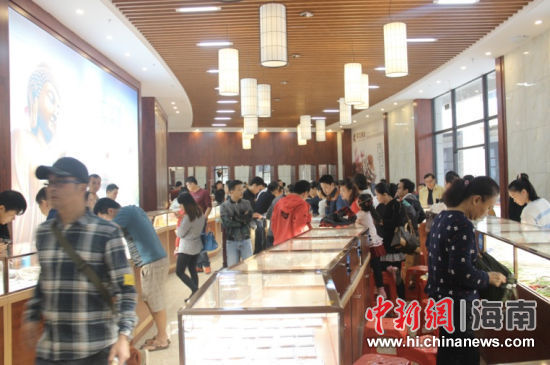 文昌聚龙佛珠展销中心开业。