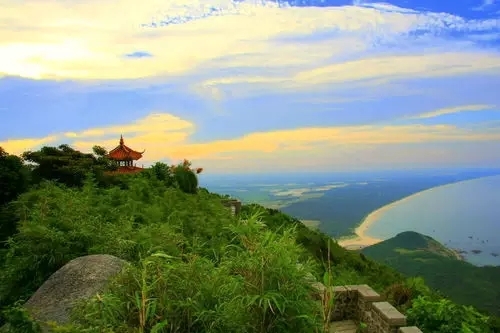 文昌首条公交旅游专线开通 途经铜鼓岭石头公园