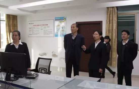 刘蔚一行走访慰问值班工作人员及困难群众