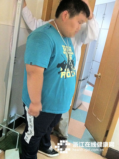 14岁男孩只吃肉 体重达200多斤B超都穿透不了