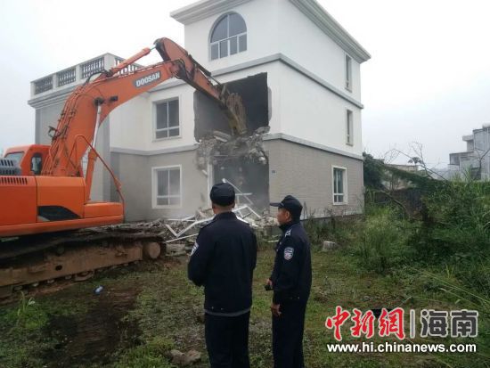 海口秀英区拆除15栋违建 保障互联网农业小镇