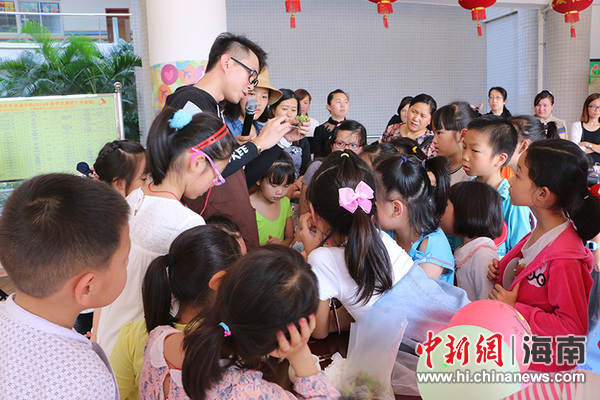 海口市举办小小园艺师亲子公益DIY活动