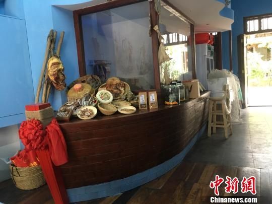 海口骑楼老街下的渔婆特产店 侨乡渔家味