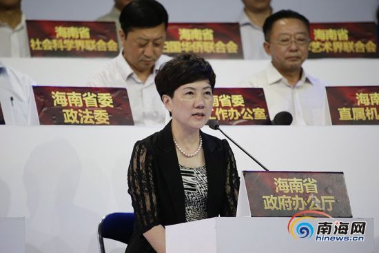 海南省政府办公厅副秘书长 种润之发言。南海