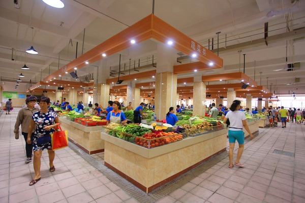 记美兰区农贸市场升级改造:买菜就像逛超市一