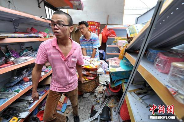 强台风莫兰蒂 肆虐厦门 超市房顶被掀