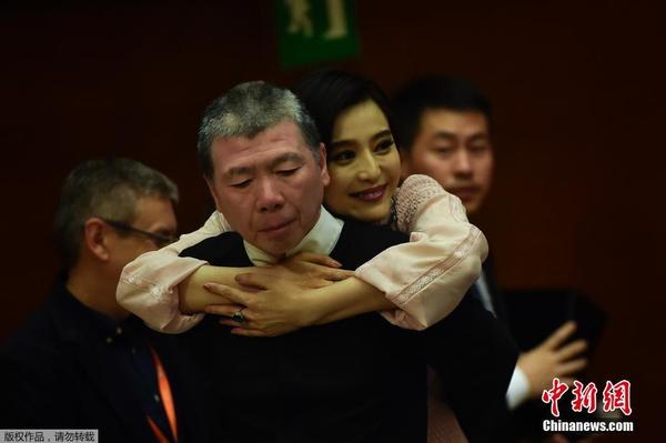 范冰冰获圣塞巴斯蒂安电影节影后 泪洒颁奖礼