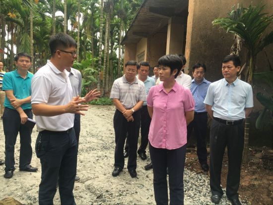 琼海市委书记何琼妹和琼海市市委副书记、代