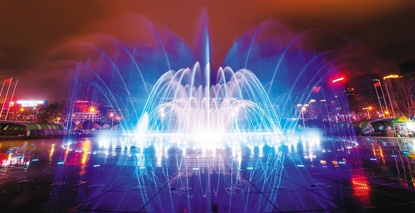 日月广场音乐喷泉亮灯首秀