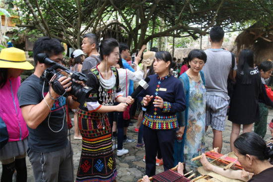 旅游卫视直播连线槟榔谷 欢乐旅游过大年