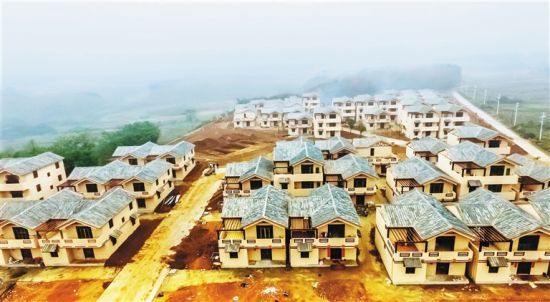 白沙七坊镇:贫困户住新房开发旅游新产业