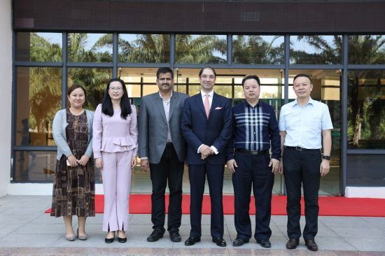 印度苏里尼大学校长一行来访海南热带海洋学院