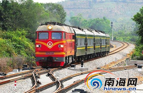 旅客注意!三亚高铁可直接换乘绿皮旅游火车(图)