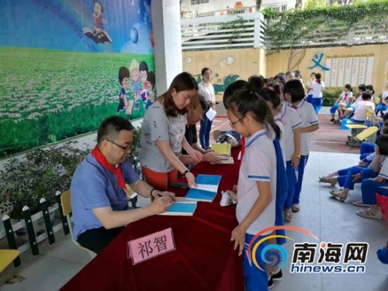 儿童作家祁智走进海口校园 开展校园阅读推广活动