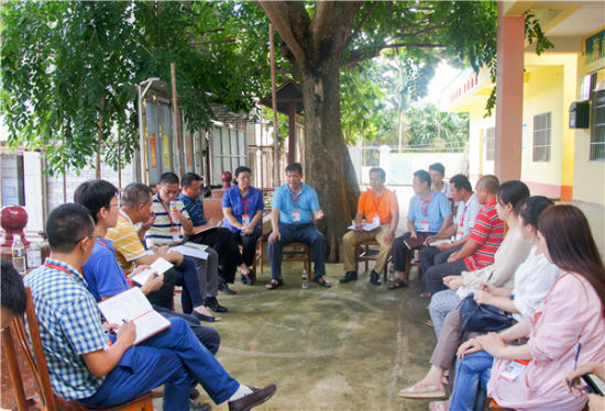 杨文平率队深入陵水英州镇万安村委会调研