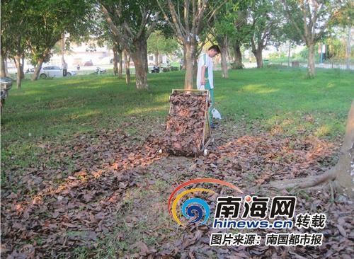 　　何开天演示他发明的“神器”。南国都市报通讯员陈雪娇摄