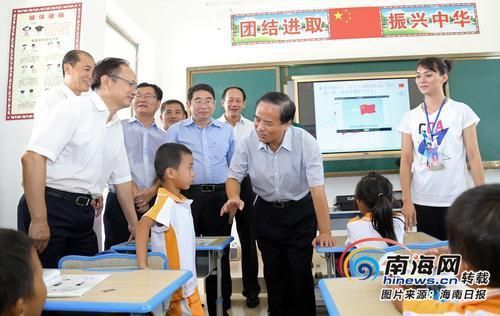 刘赐贵勉励海南教育工作者培养更多人才