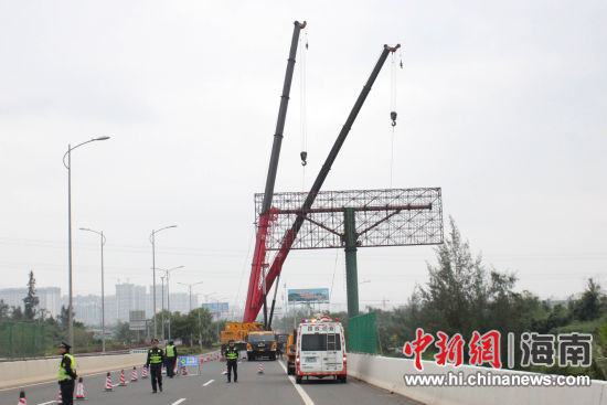 海南清理高速公路高立柱广告牌